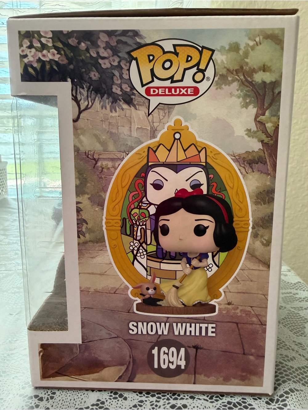Funko Pop! Deluxe Snow White #1694 Stained Glass New in Box - Picture 3 of 7